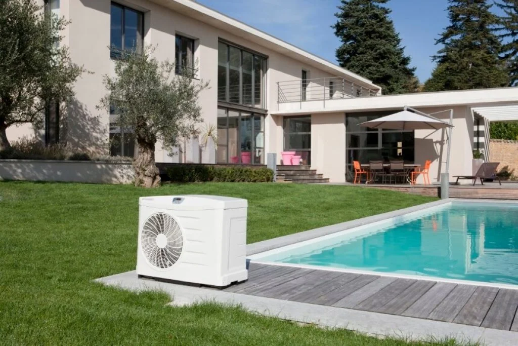 pompe-chaleur-piscine-ecotech-baignade-longue